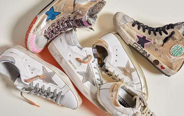 the entire shoe Golden Goose Sneaker from one side to the other